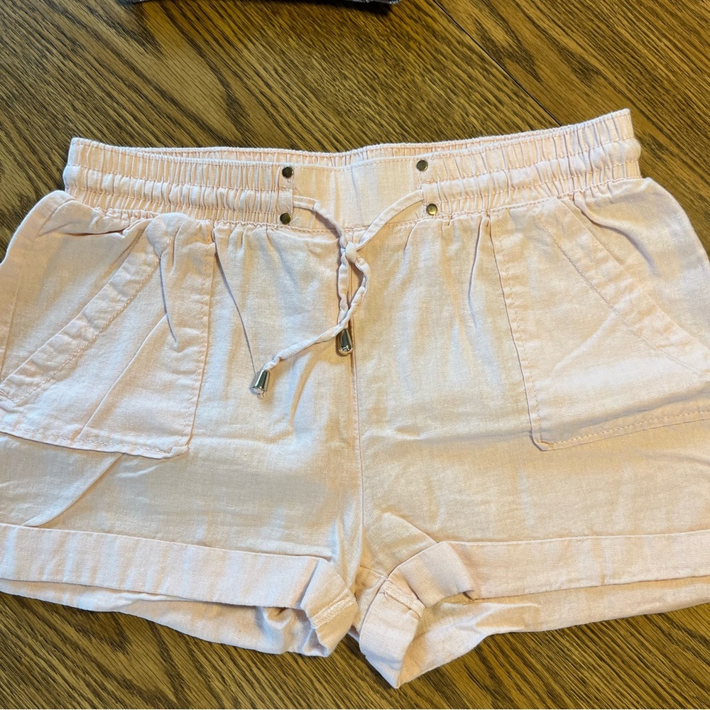 2 Pair of Women’s L / XL shorts. - Picture 6 of 9